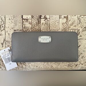 Michael Kors Travel Zip Around Pebbled Leather NWT